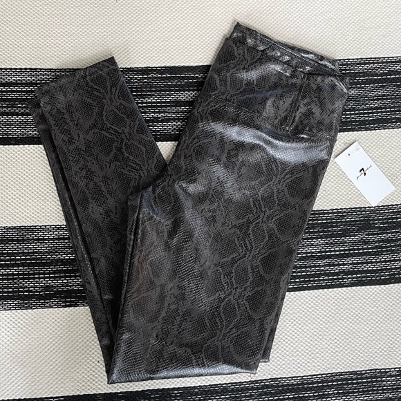 NWT 7 For All Mankind Snake Skin Faux Leather High Rise Leggings in Black - Picture 2 of 8